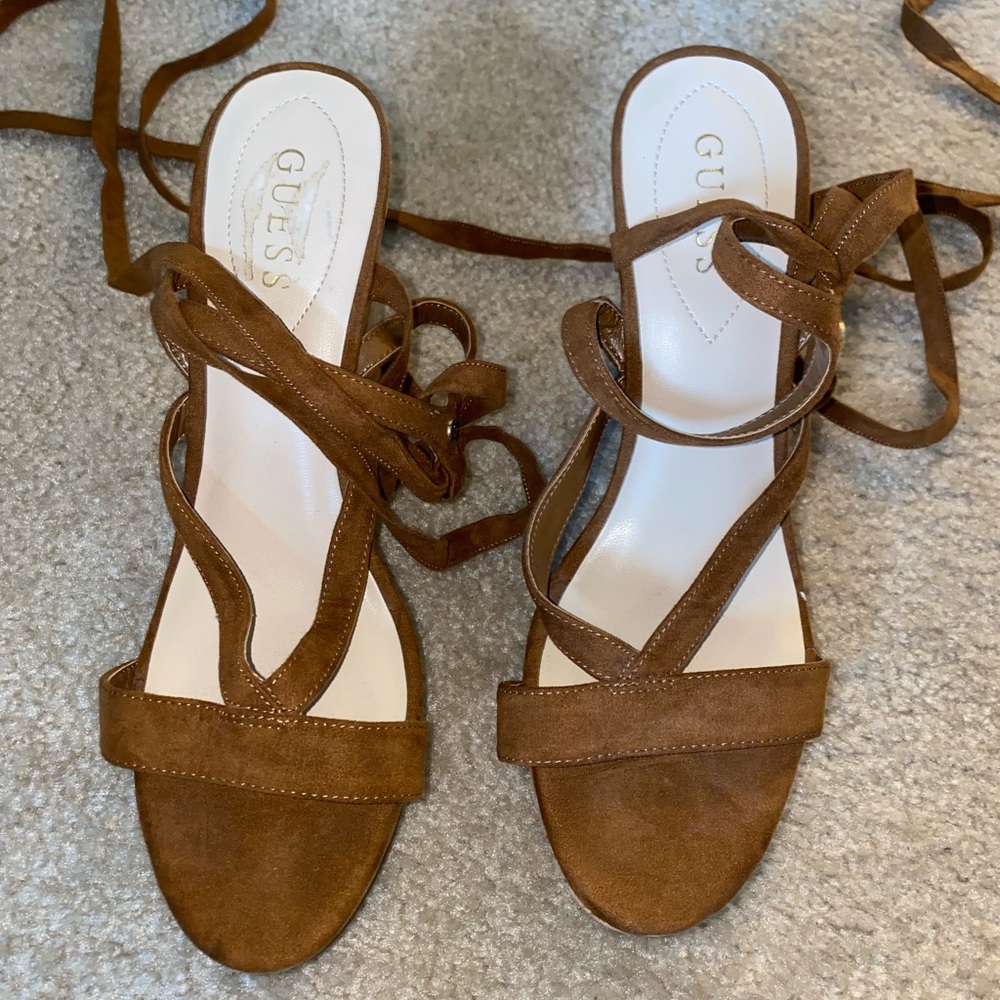 Guess- Size 9.5 wedges! Super cute!🤎